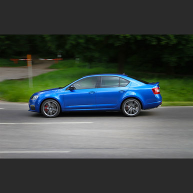 Nová Škoda RS v praktickém jízdním testu Čti více