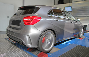 Mercedes A45 AMG na dynu
